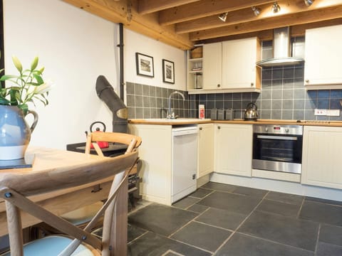 Sink, cooker, fridge and cabinets in the kitchen