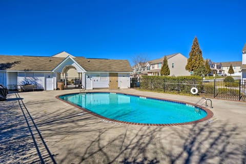 Greensboro Vacation Rental | 2BR | 2.5BA | 1,600 Sq Ft | Stairs Required