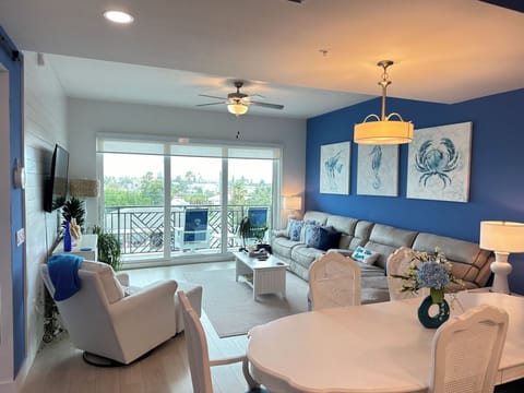 Natural Florida sunlight throughout condo. Beautiful relaxing blues