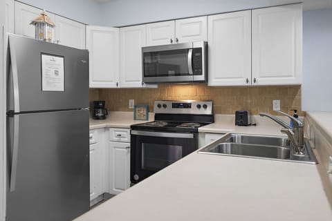 Efficient Kitchen set up with Full Size Appliances