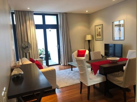 Apartment, 1 Bedroom, Smoking, Patio | Dining room