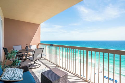 Condo, Multiple Beds, Balcony, Ocean View (Sunrise Sands) | Outdoor dining