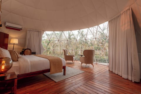 STARLIT - GEODESIC DOME | Iron/ironing board, WiFi (free), individually decorated