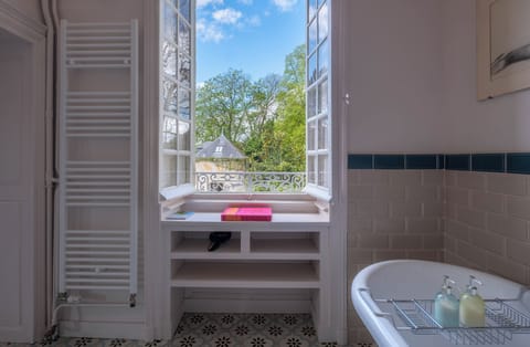 Suite King Paradis Sauvage | Bathroom | Hair dryer