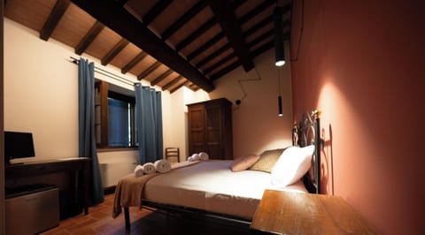 Standard Double or Twin Room, Hill View | Minibar, free cribs/infant beds, free WiFi, bed sheets