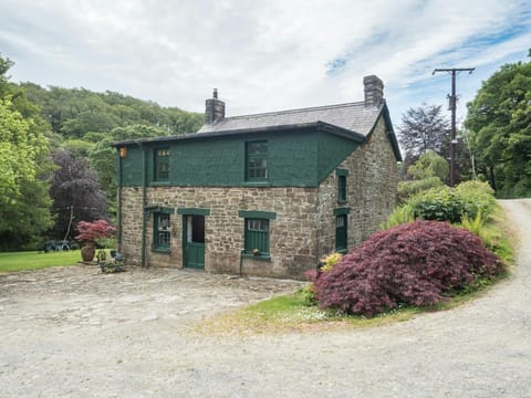 Rear view of Rhyd y Brown House with driveway, stable door into kitchen