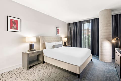 Deluxe Room (King Murphy Bed Parlor) | Egyptian cotton sheets, premium bedding, in-room safe, desk