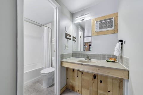 Traditional Double Room, 2 Queen Beds | Bathroom | Free toiletries, hair dryer, towels