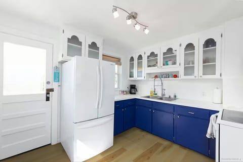 New quartz counter tops and new flooring throughout.