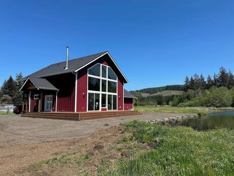 PLEASE READ HOUSE RULES BEFORE BOOKING