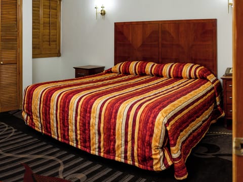 Executive Room | Down comforters, desk, laptop workspace, free WiFi