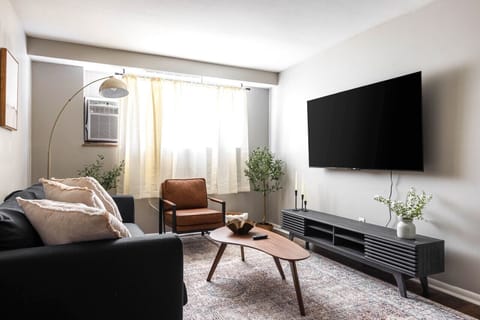 Make the most of this 55` smart TV for your entertainment pleasure