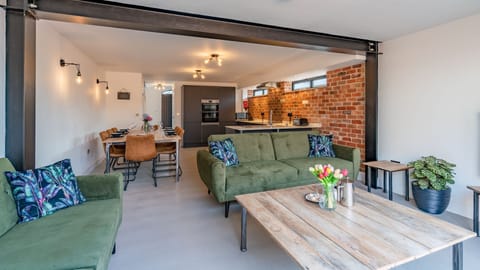 Open Plan Living Area, Norton Coach House, Bolthole Retreats