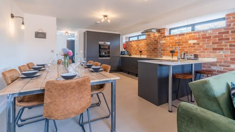 Open Plan Living Area, Norton Coach House, Bolthole Retreats