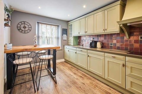 Lime Tree House, Holme - Host & Stay