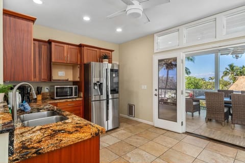 Fully stocked kitchen with appliances