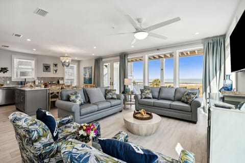Living Room / Kitchen / Ocean View Deck