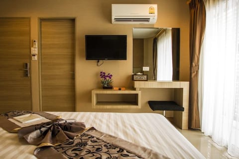 Superior Room | Free minibar items, in-room safe, desk, blackout drapes