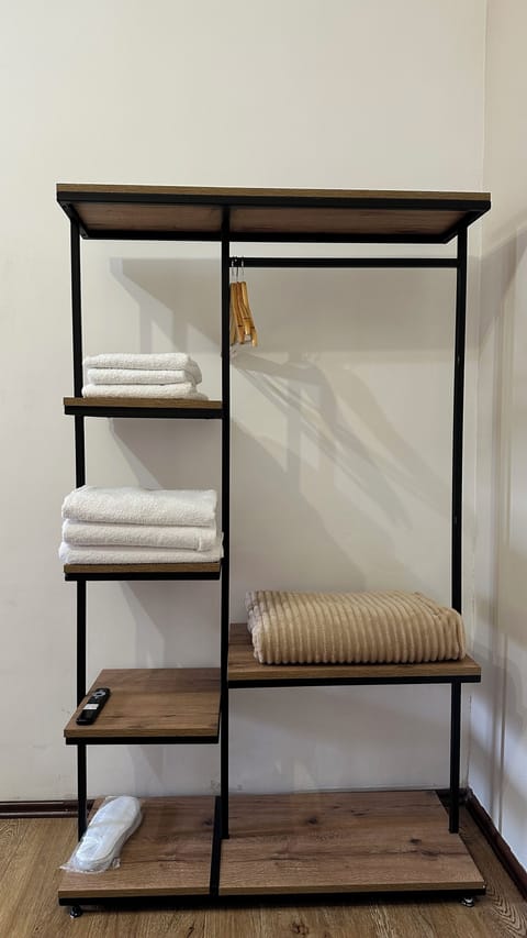 Comfort Apartment, Mountain View | 2 bedrooms, hypo-allergenic bedding, memory foam beds, soundproofing