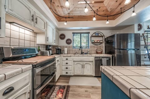 Includes the basics for cooking such as cooking oil and simple seasonings as well as a Keurig® Coffee Maker and K-Cup starter pack.