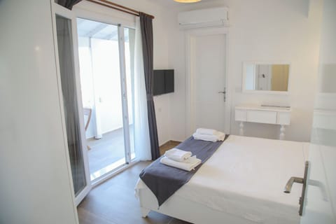 Deluxe Room | Soundproofing, iron/ironing board, free WiFi