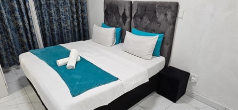 Room 6 - Standard Room | Desk, laptop workspace, iron/ironing board, free WiFi