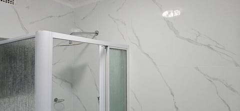 Room 8 - Standard Room | Desk, laptop workspace, iron/ironing board, free WiFi