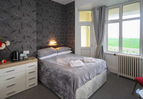 Deluxe Double Room, Ensuite, Sea View | 1 bedroom, free WiFi