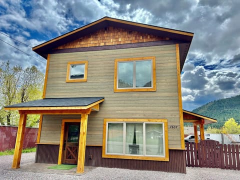 This is the street view of the home as you drive up