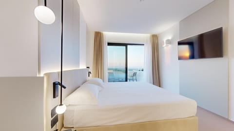 Superior Double Room, 1 Bedroom, Non Smoking, City View | Premium bedding, minibar, in-room safe, desk