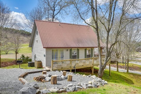 Guntersville Vacation Rental | 2BR | 2BA | 1,300 Sq Ft | 2 Steps Required