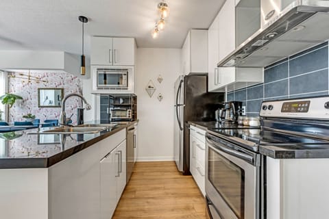 kettle, coffee, sugar, fridge, microwave, toaster, over, stove, dishwasher