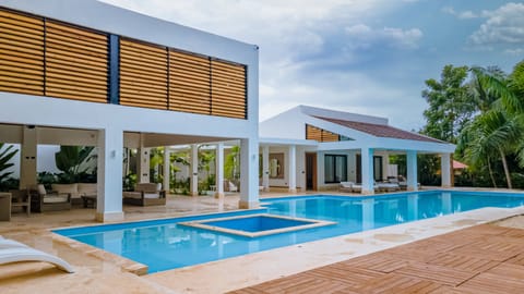 Outdoor pool, free cabanas