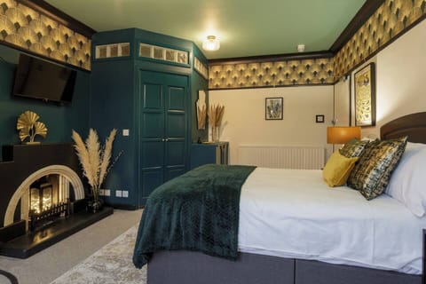 Elegant Retreat: Experience chic decor, stylish furnishings, and a touch of luxurious charm!