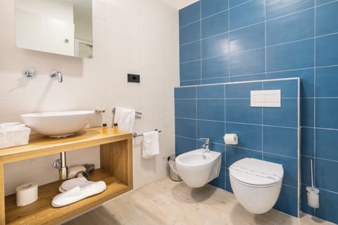 Shower, bidet, towels, soap