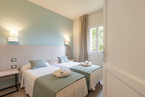 In-room safe, bed sheets