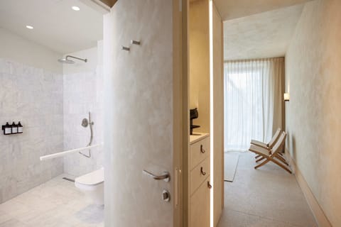 Superior South - wheelchair friendly | Bathroom | Shower, rainfall showerhead, hair dryer, towels