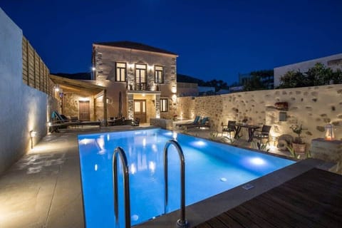 Enchanting Nighttime Pool Ambiance for Relaxation
