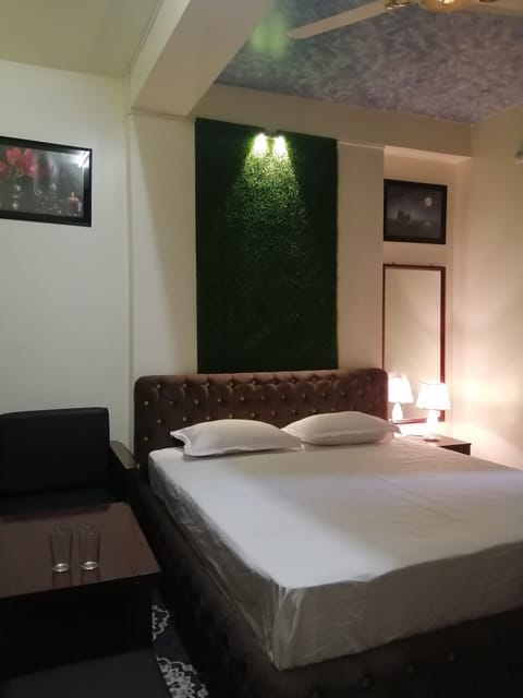 Premium Double Room | Blackout drapes, soundproofing, iron/ironing board, free WiFi