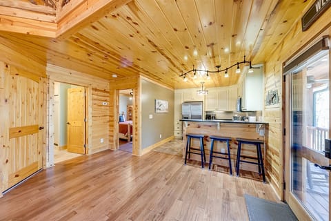 Kitchen Island with 3 bar stools