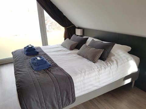 Deluxe Double Room, Private Bathroom, Garden View | Room amenity