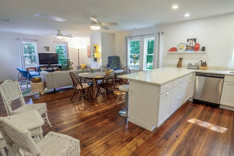 Main Level | Kitchen | Dining