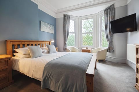 Deluxe Double Room, 1 King Bed, Non Smoking, Sea View, No Pets | Individually decorated, individually furnished, blackout drapes