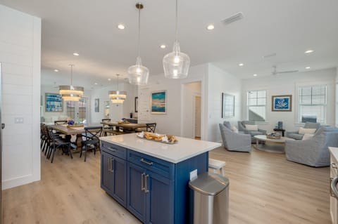 Mariner features a beautiful quartz island for grab-and-go meals!