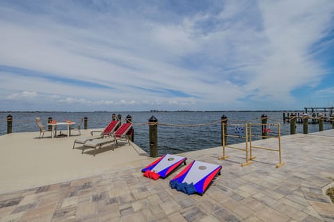 - Challenge your crew to a game of cornhole right by the water’s edge
- Relax in lounge chairs or enjoy lunch at the bistro table with a view
- Waterfront fun and comfort blend perfectly on this oversized dock area