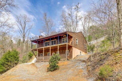 Dandridge Vacation Rental | 2BR | 2.5BA | 2,200 Sq Ft | Stairs Required