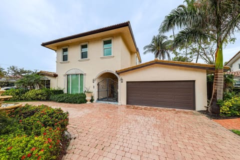Lighthouse Point Vacation Rental | 5BR | 3.5BA | 3,524 Sq Ft | 2 Steps to Enter