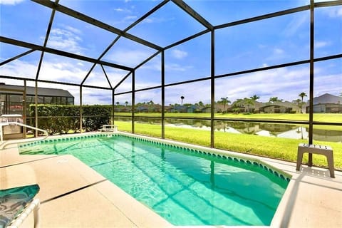 Your private pool with lake view