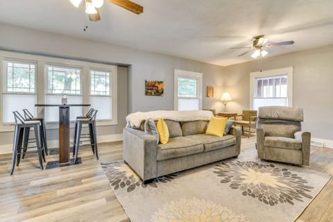 Anna Vacation Rental | 2 BR | 1BA | 1,000 Sq Ft | 5 Steps Required