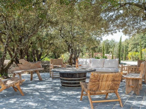 Superb property to rent in the heart of the Luberon with swimming pool